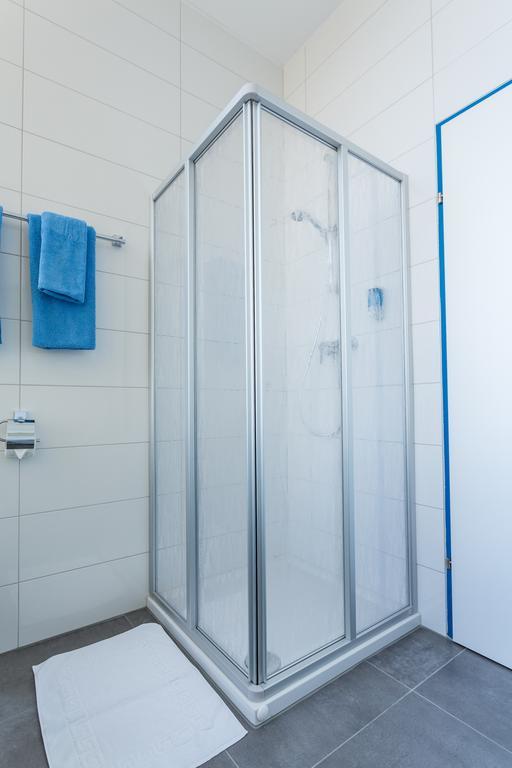 Turmoel Hotel Allhaming Экстерьер фото