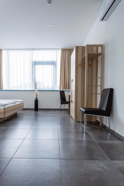 Turmoel Hotel Allhaming Экстерьер фото